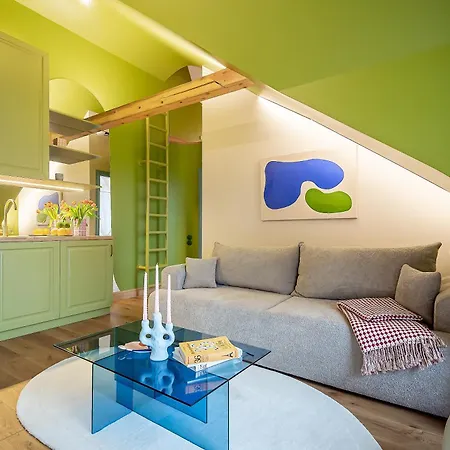 Hill Garden Colours Apartment *